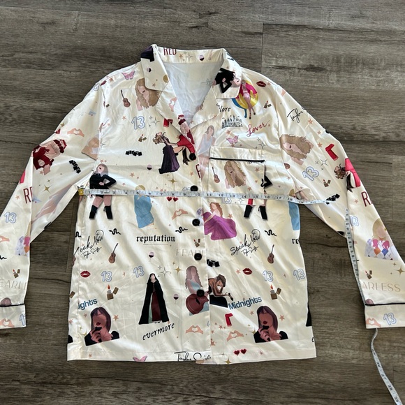 Women’s Taylor Swift Button Up PJ Top - Picture 2 of 2